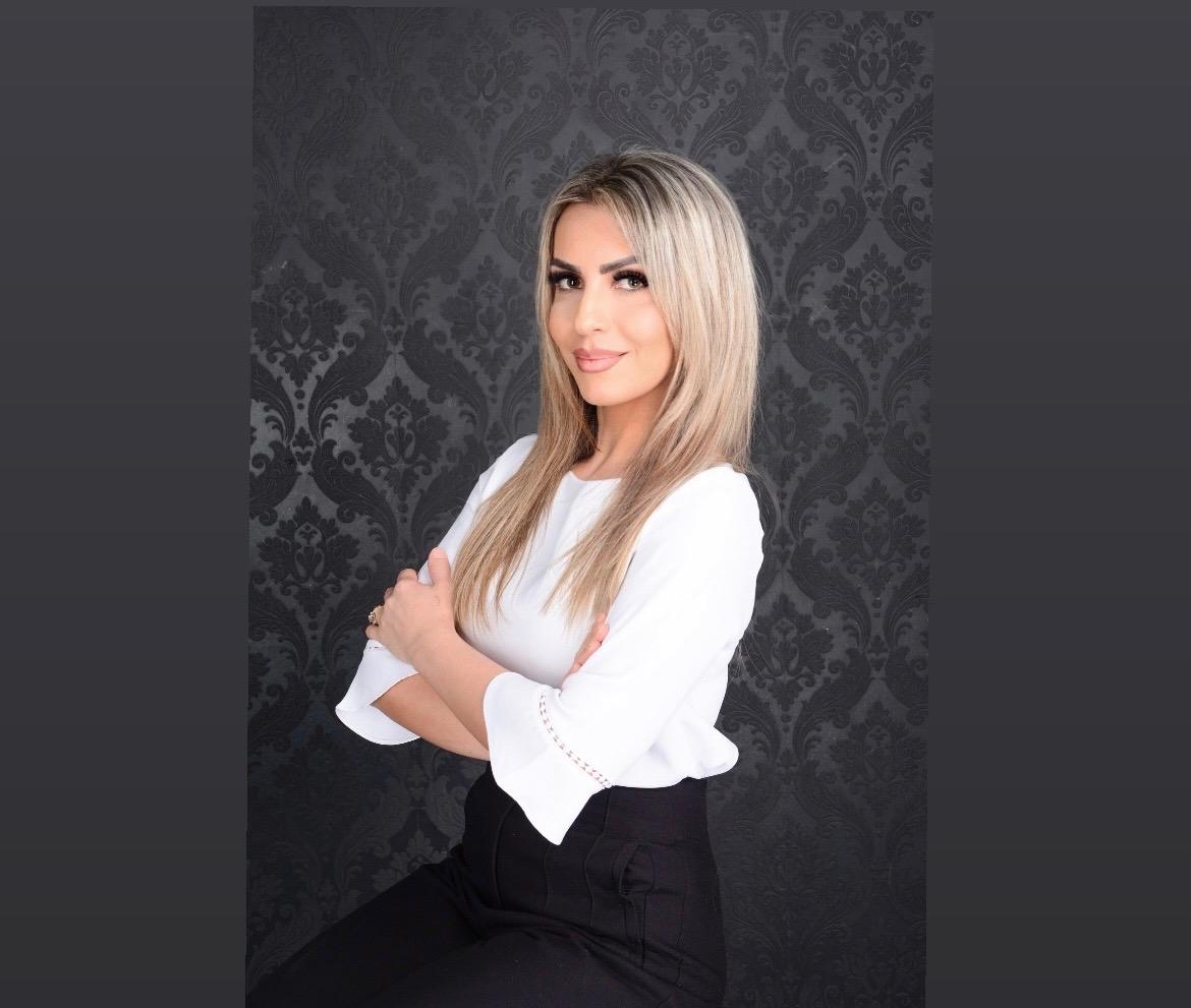 Nelly, deine Ansprechpartnerin bei Nelly Beauty